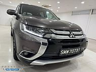 Mitsubishi Outlander 2.4 CVT 4WD Sunroof Facelift 2016 Brown Rear Entertainment